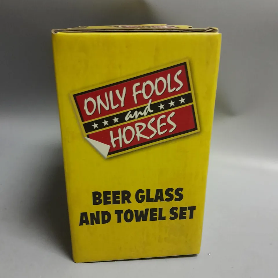 BOXED ONLY FOOLS AND HORSES BEER GLASS AND TOWEL GIFT SET