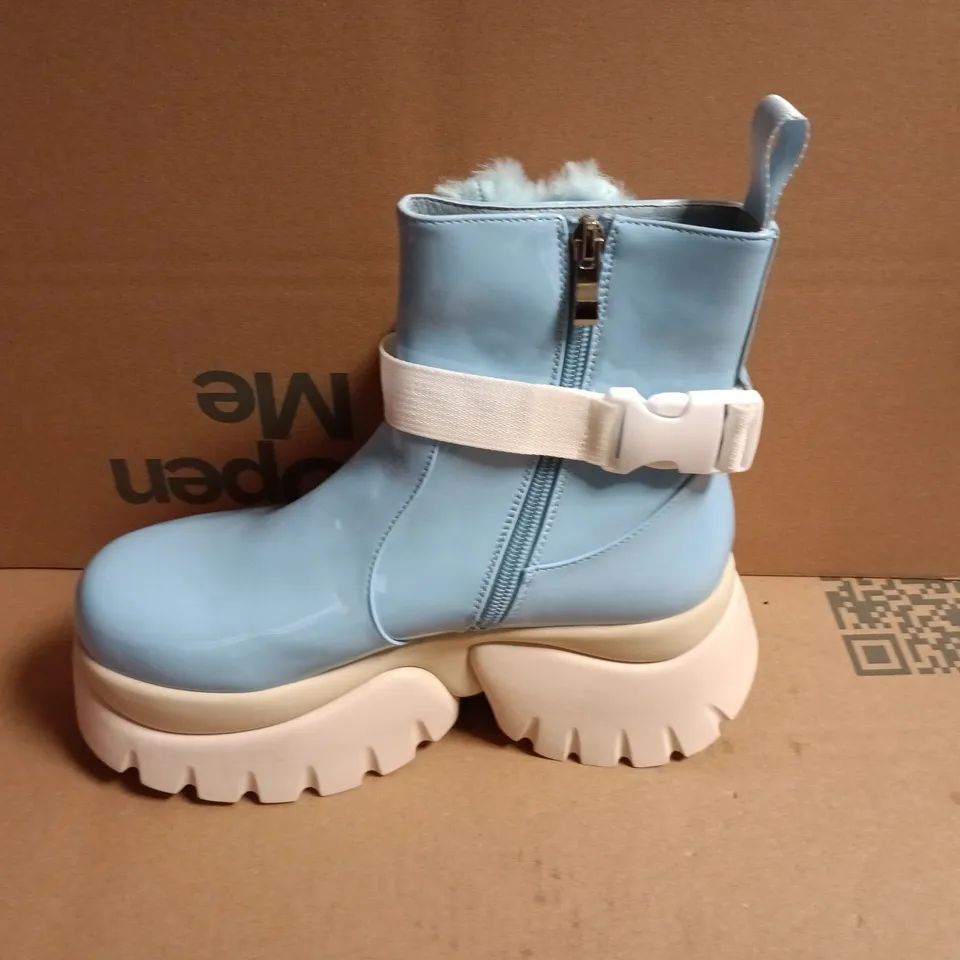BOXED KOI MY BLUE MELODY VILUN PLATFORM BOOTS – UK SIZE 6