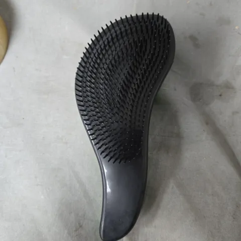 DETANGLING HAIR BRUSH, CURVED BLACK PADDLE WITH DENSE BRISTLES, BOX OF APPROXIMATELY 15