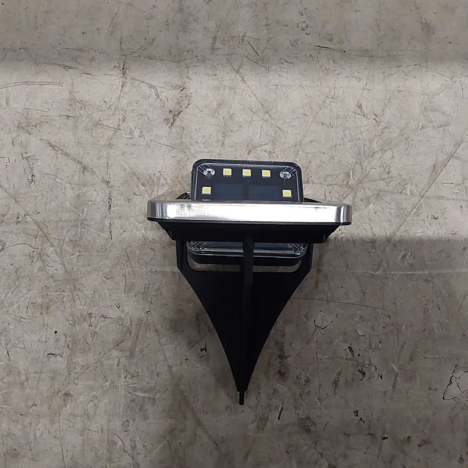 BOXED BELL AND HOWELL SET OF 8 SQUARE SWIVEL DISK LIGHTS (1 BOX)