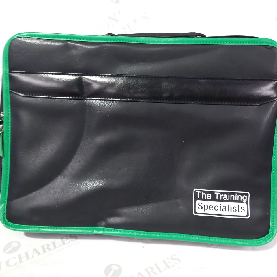 THE TRAINING SPECIALISTS LAPTOP CARRY CASE IN BLACK/GREEN