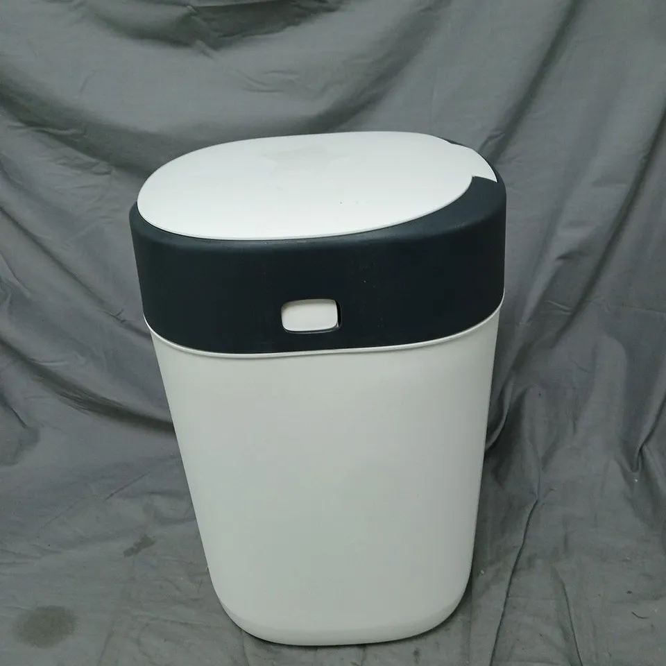 CAGE OF APPROXIMATELY 20 ASSORTED ITEMS TO INCLUDE: NAPPY BIN, WOOD LOOK LAMINATE AND COOLER