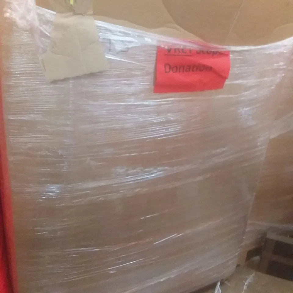PALLET OF ASSORTED ITEMS INCLUDING TOILET SEAT, DOUBLE TOWEL RAIL, CALENDARS, DRYING RACK