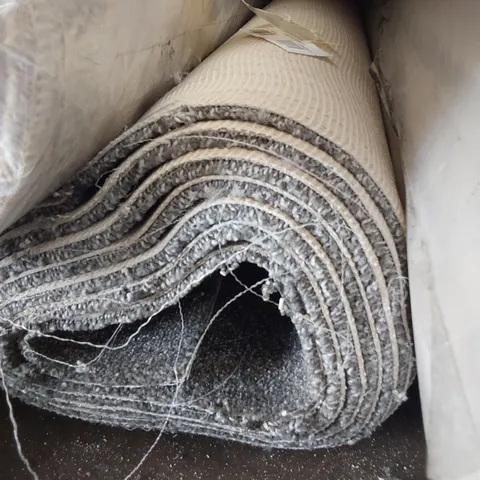 ROLL OF QUALITY FREEDOM SOOT CARPET APPROXIMATELY 4M Γ 4.65M