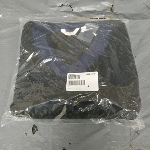 APPROXIMATELY 20 DANII MINOGUE PETITES V NECK JUMPERS IN BLUE/BLACK ASSORTED SIZES