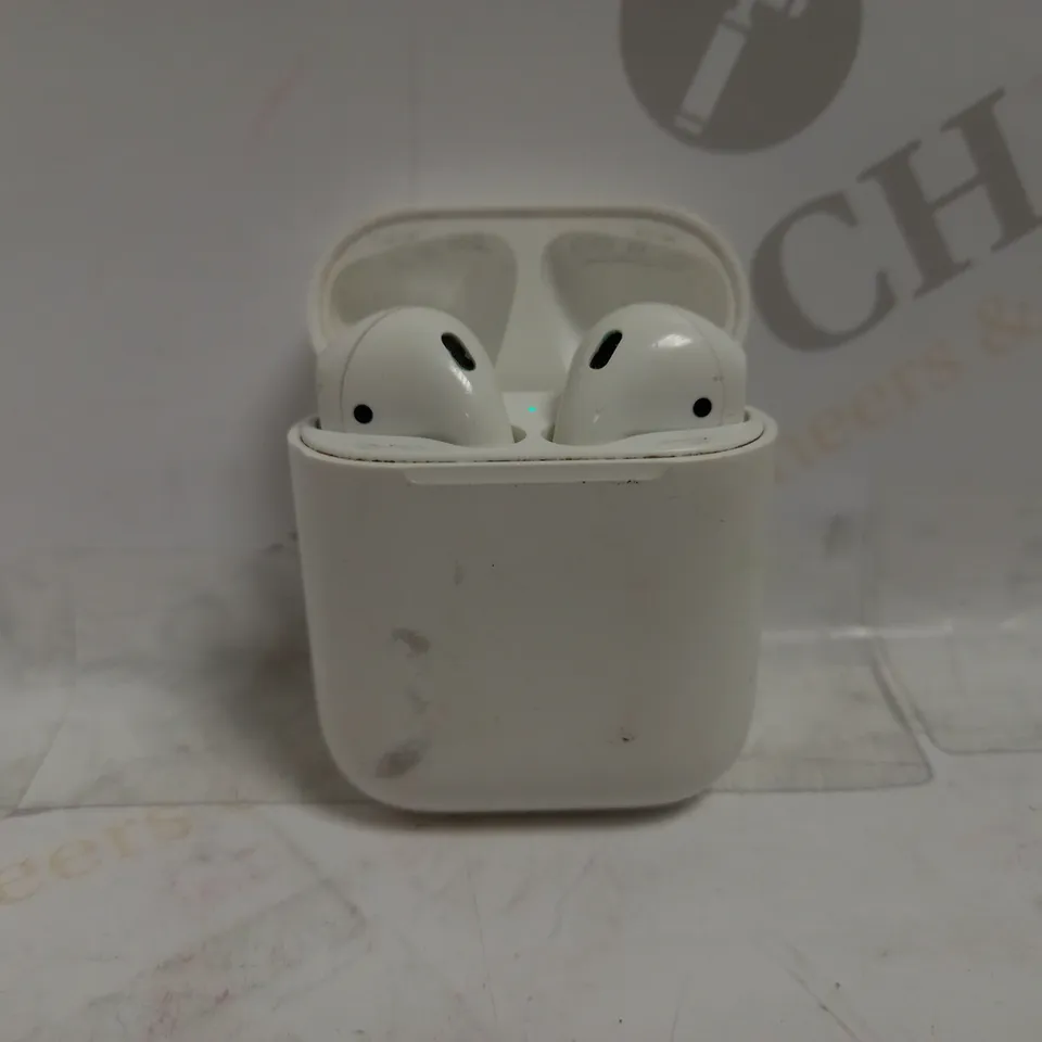APPLE AIRPODS