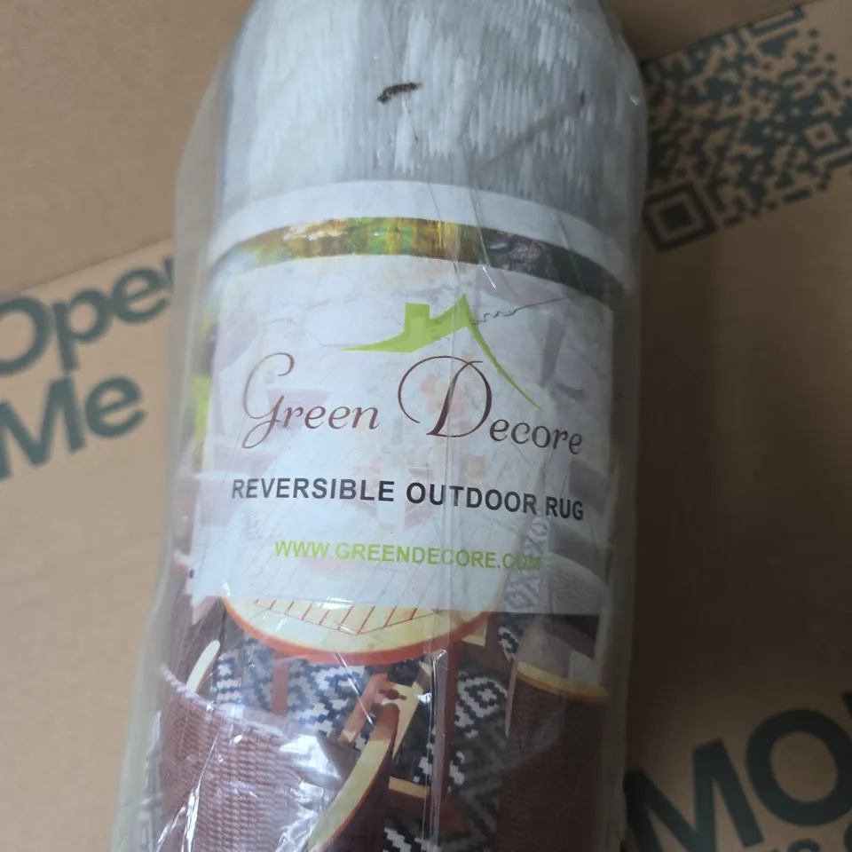 GREEN DECORE REVERSIBLE OUTDOOR RUG