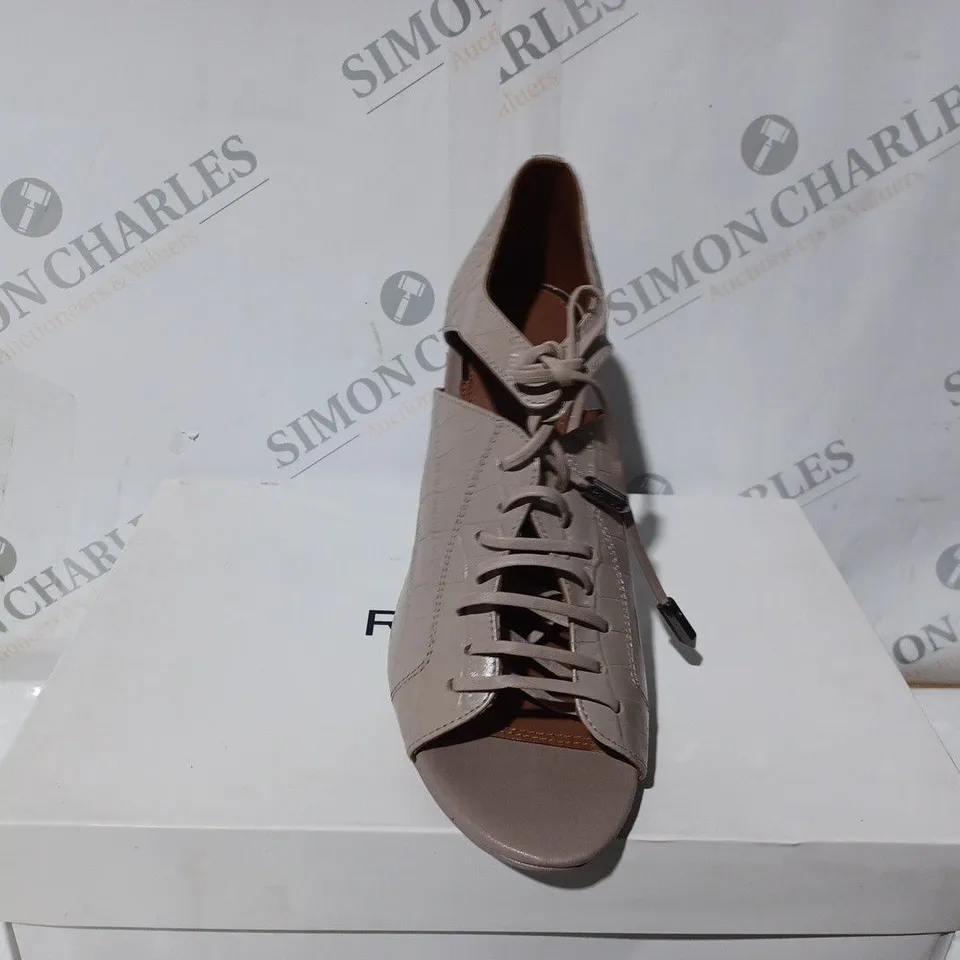 BOXED PAIR OF REISS MILA PEEPTO SHOES IN TRUFFLE CROC SIZE 3