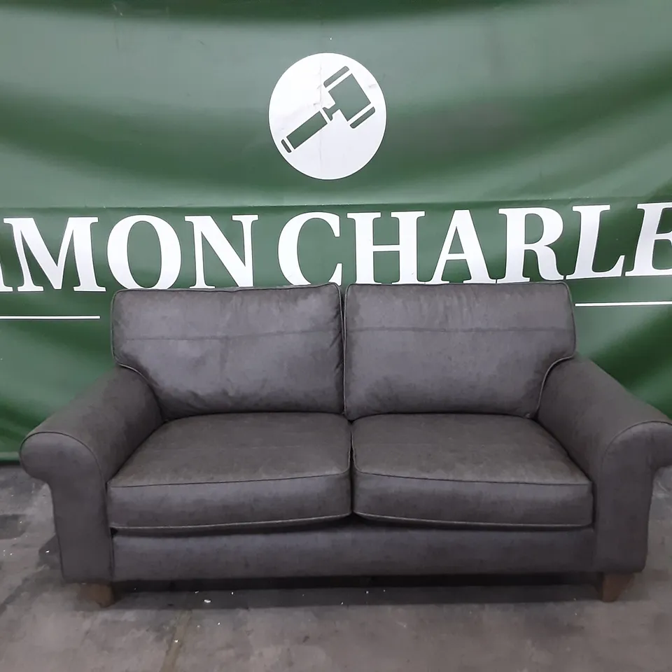 QUALITY BRITISH MADE LOUNGE Co GREY LEATHER THREE SEATER SOFA ON LIGHT WOODEN FEET 