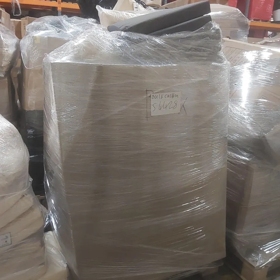 PALLET CONTAINING A VERY LARGE QUANTITY OF ASSORTED GARDEN CUSHIONS