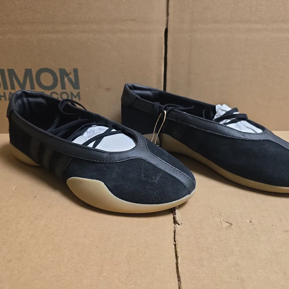 PAIR OF ADIDAS TAEKWONDO MEI BALLET SHOES IN BLACK SIZE UK 6