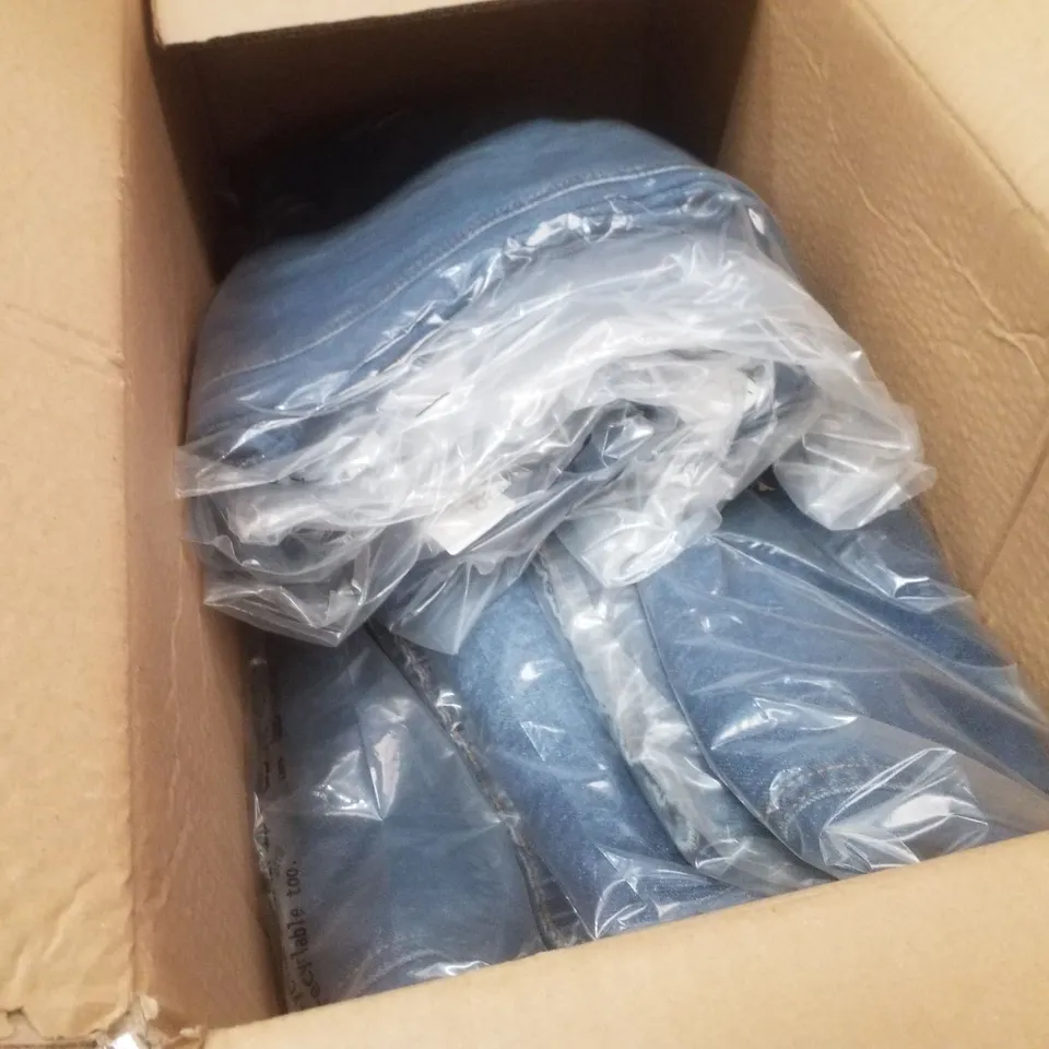 BOX CONTAINING APPROXIMATELY 10 BRAND NEW SIMPLY BE MID BLUE PLEAT DETAIL WIDE LEG JEANS - SIZE 20L