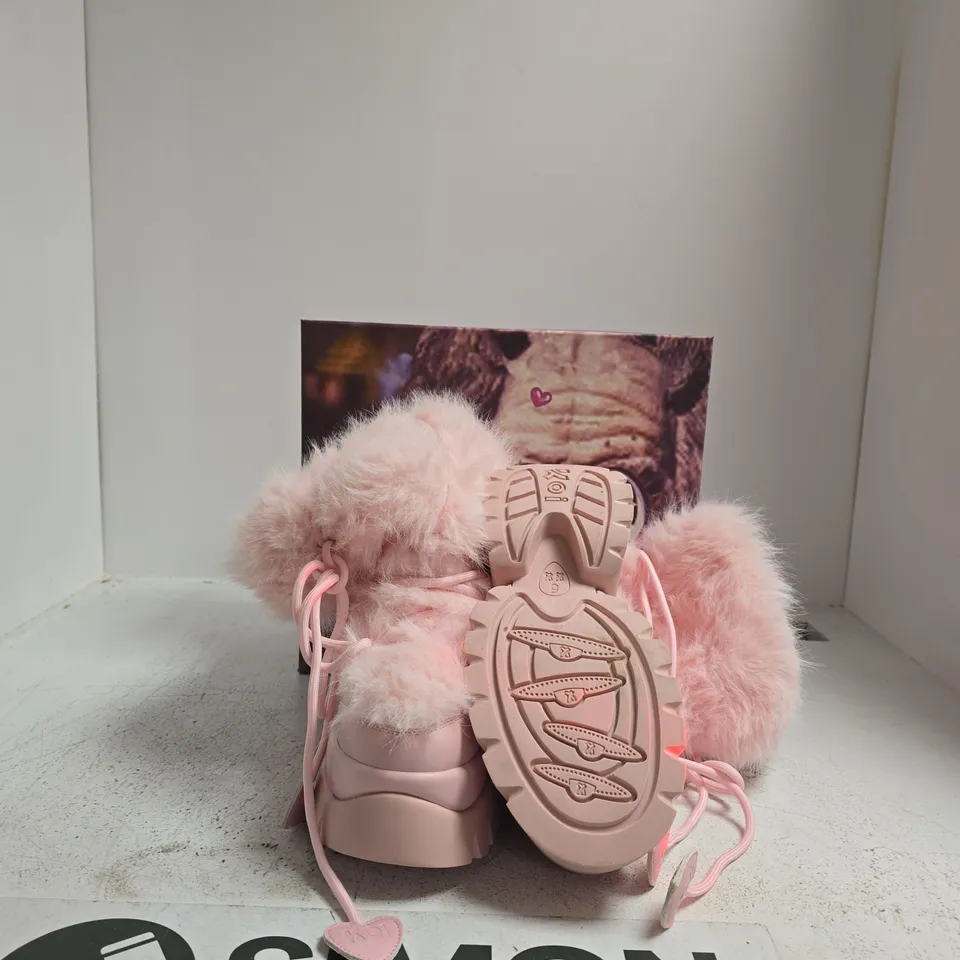 BOXED PAIR OF KOI KAWAII SASQUATCH FLUFFY SNOW BOOTS IN PINK SIZE UK 5