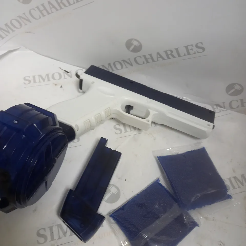 BOX OF APPROXIMATELY 5 ASSORTED ITEMS TO INCLUDE TOY GUNS, NECK FAN, PORTABLE MOBILE FAN ETC