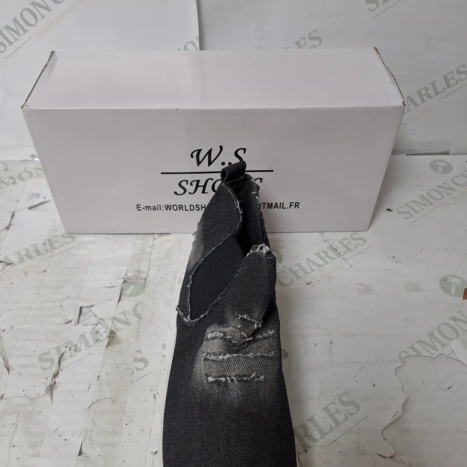 APPROXIMATELY 10 PAIRS OF W.S SHOES SLIP ON BLACK DISTRESSED BOOTS IN VARIOUS SIZES 