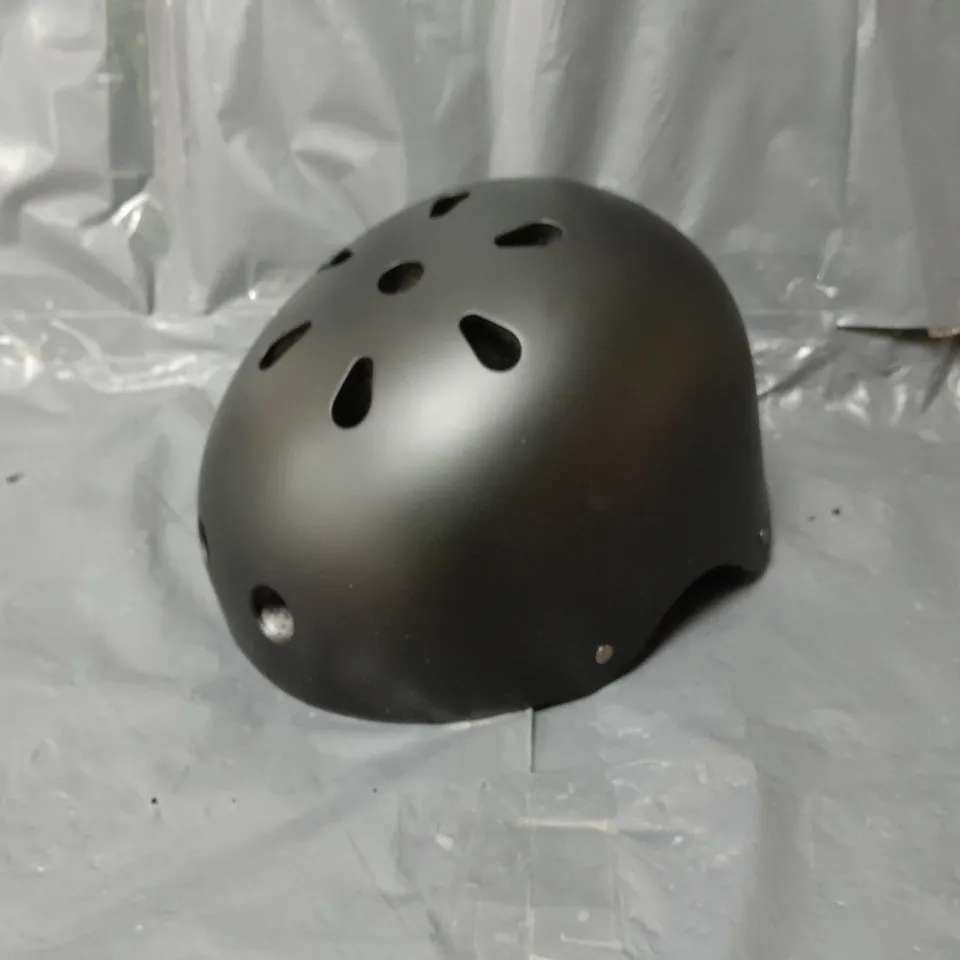 15 BLACK SAFETY HELMETS - LARGE