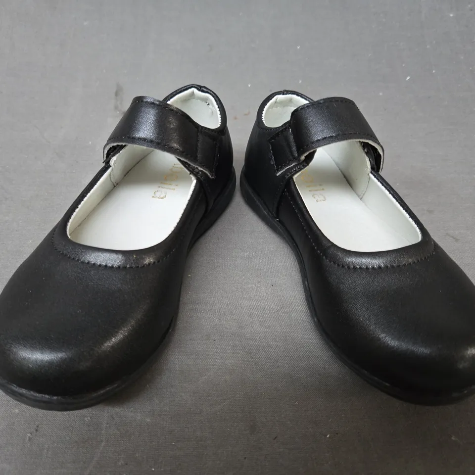 BOXED PAIR OF ABEILA KID'S SHOES IN BLACK EU SIZE 29