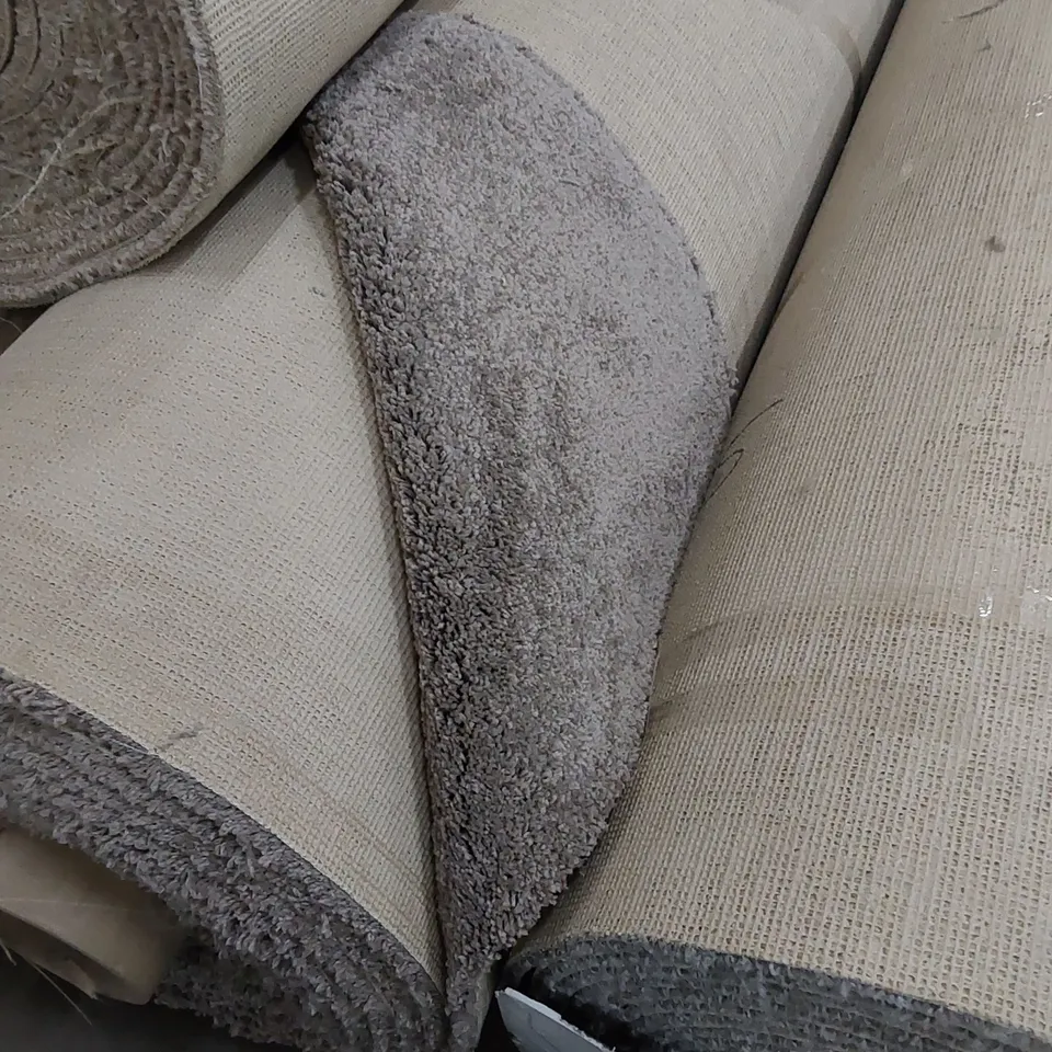 ROLL OF QUALITY GEMINI CARPET // SIZE: APPROXIMATELY 11.5 X 4m