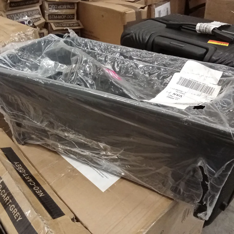 BLACK PLASTIC PLANTER 