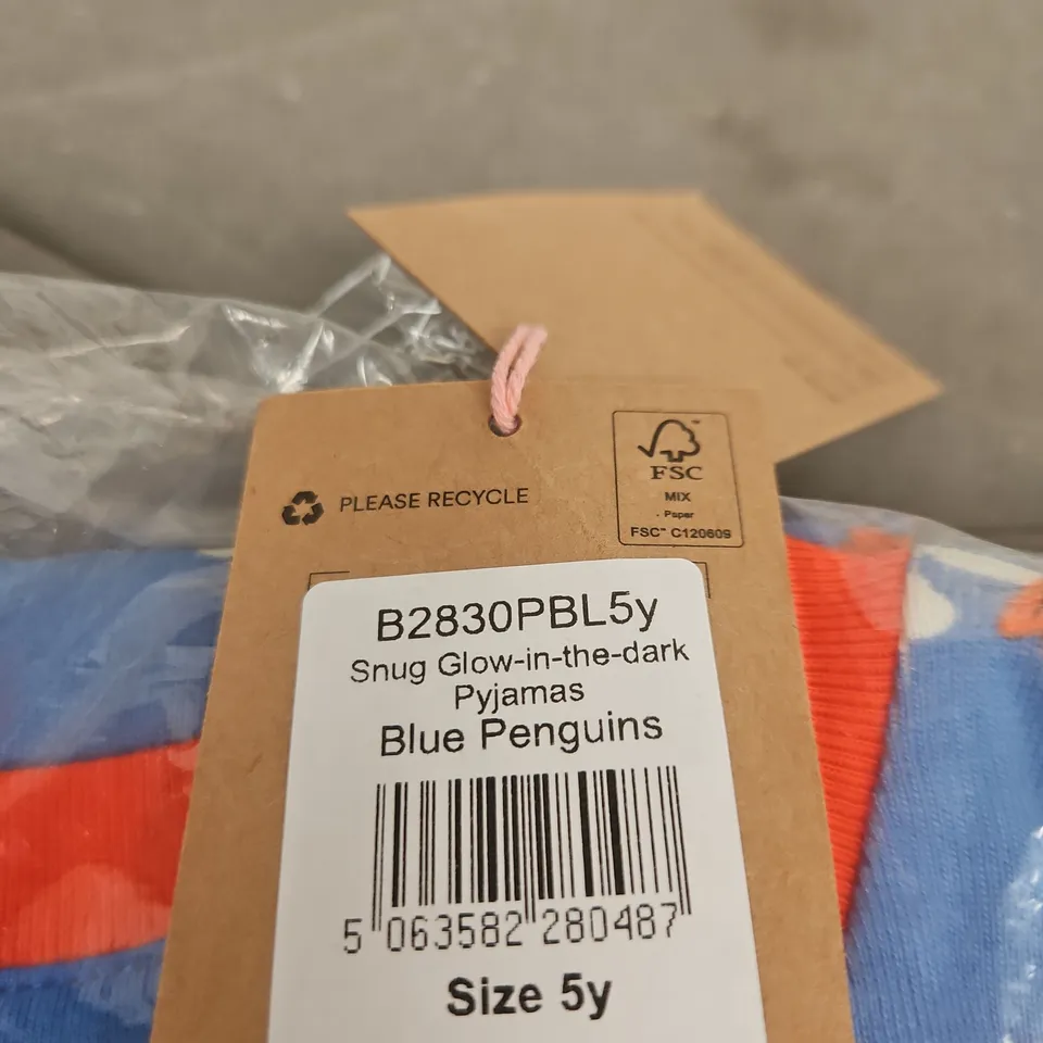 MINI BODEN SNUG GLOW-IN-THE-DARK PYJAMAS, UK SIZE 5Y, BLUE PENGUINS