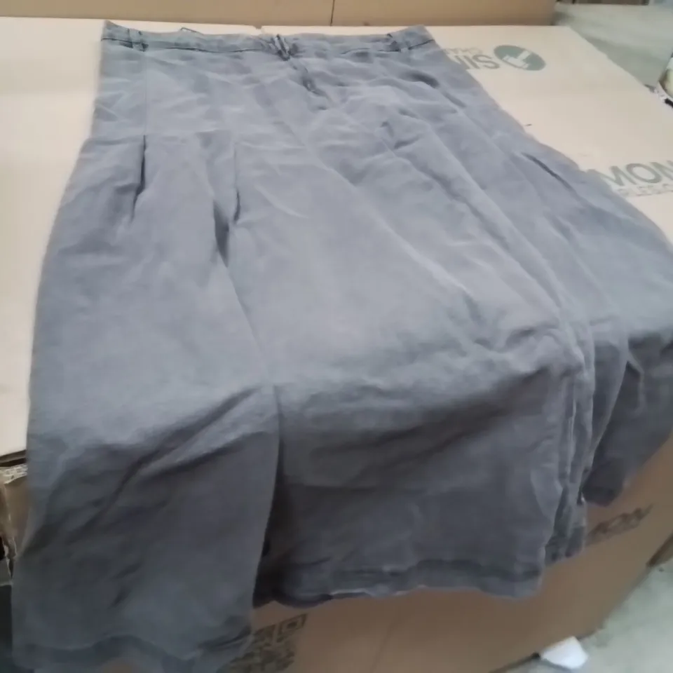 BOXED BRAND NEW APPROXIMATELY 10 SIMPLY BE KILT SKIRT GREY SIZE 20
