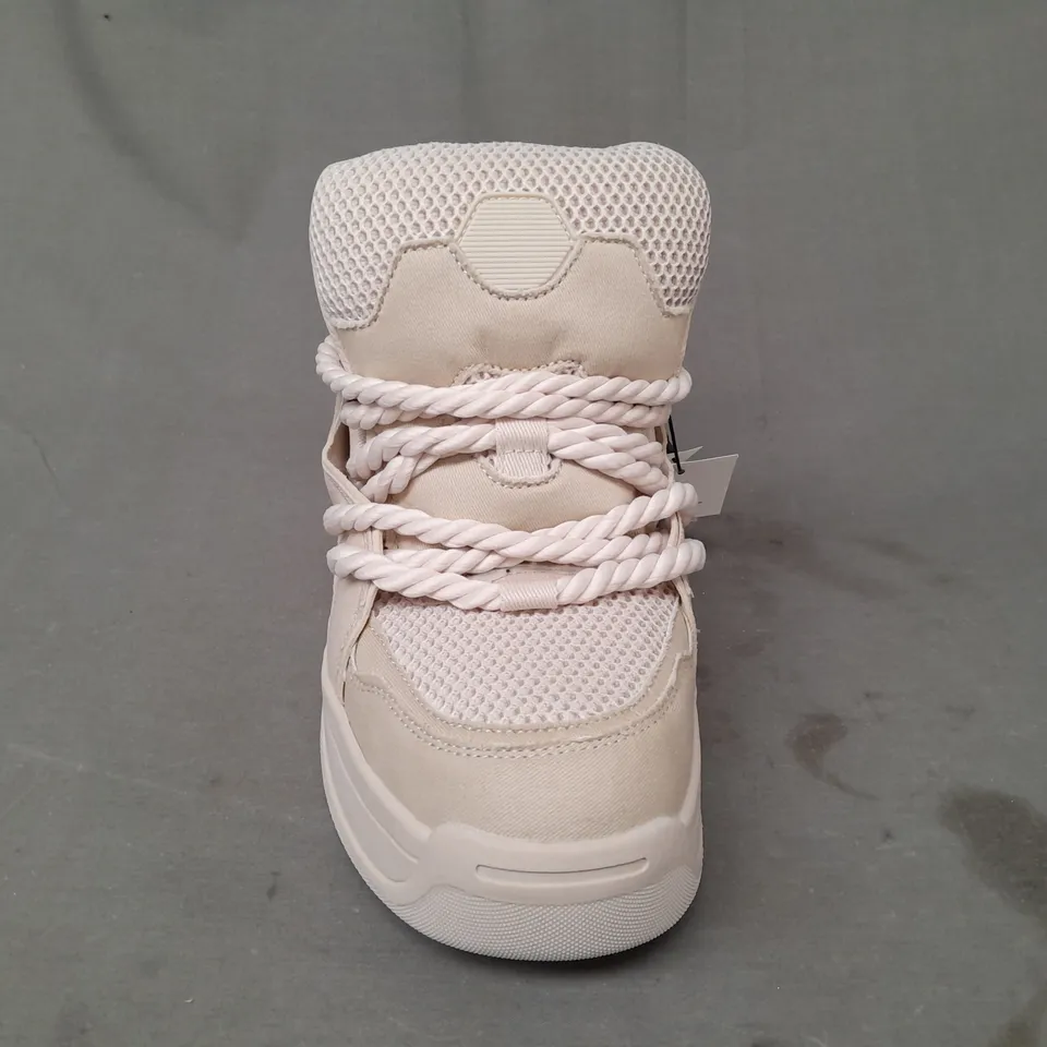 PAIR OF ZARA CHUNKY TRAINERS IN BEIGE EU SIZE 45