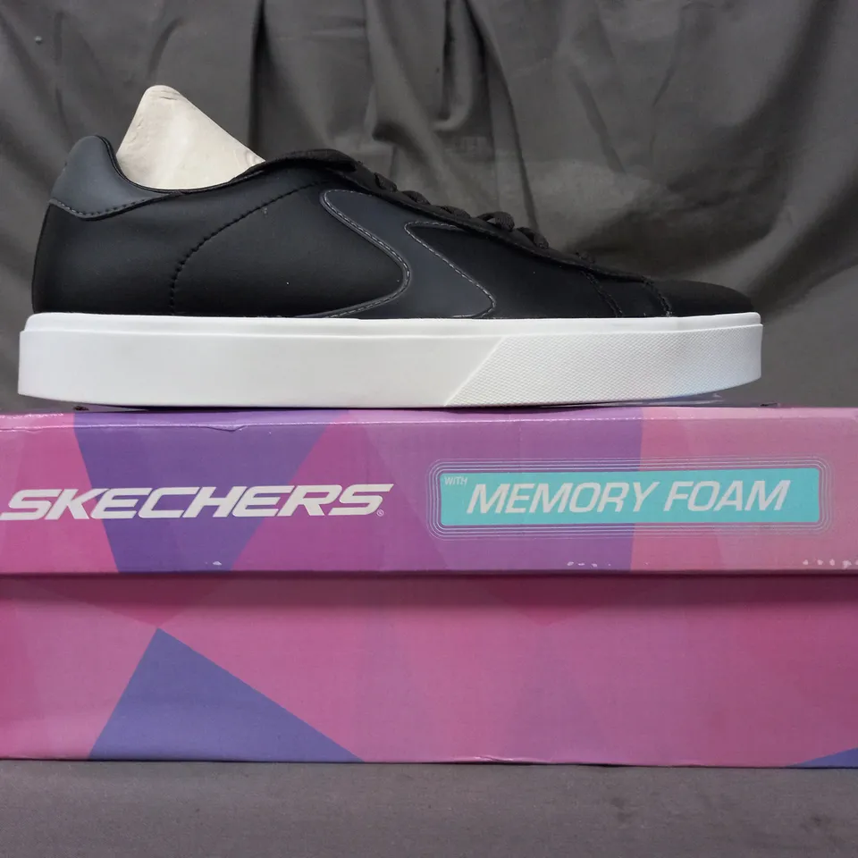 BOXED PAIR OF SKECHERS COURT CLASSIC EDEN TRAINERS IN BLACK SIZE 7 