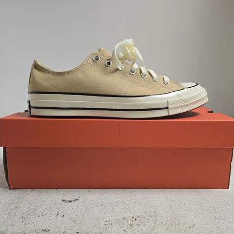 BOXED PAIR OF CONVERSE SHOES IN SAND SIZE UK 11