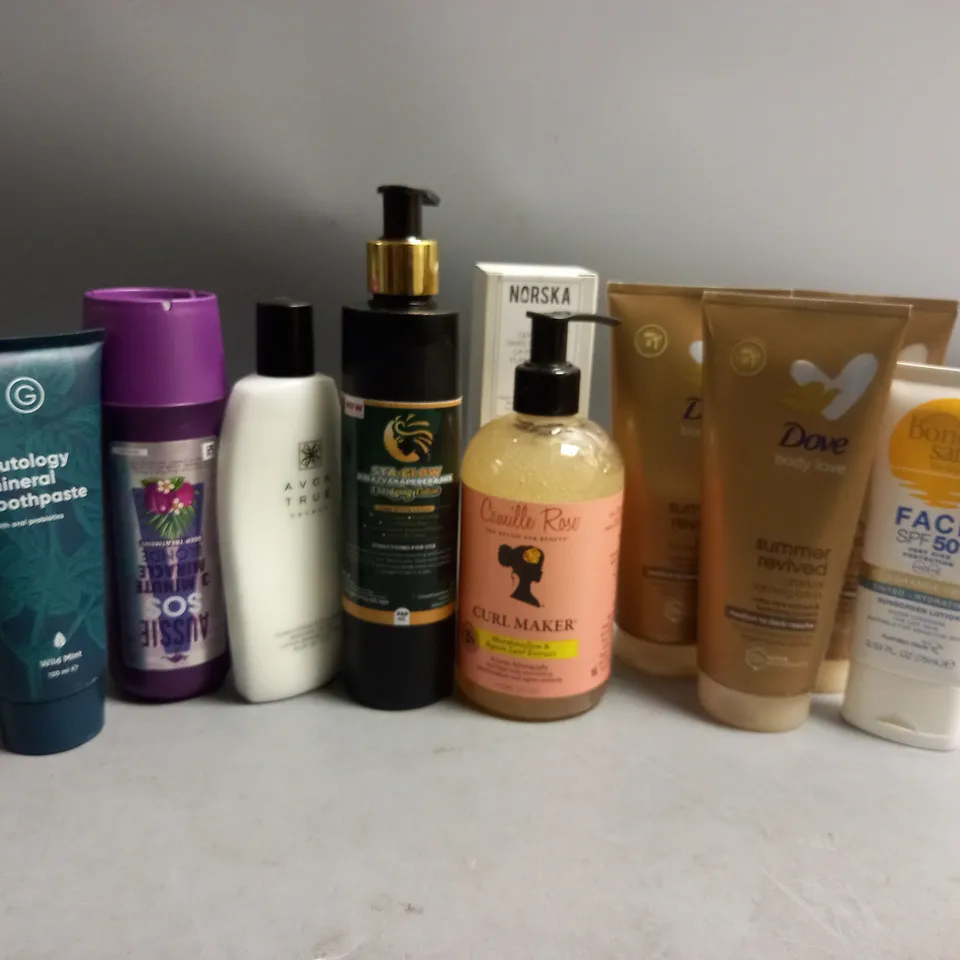 APPROXIMATELY 10 ASSORTED HEALTH AND BEAUTY PRODUCTS TO INCLUDE NORSKA HAND CREAM, AVON TRUE COLOUR CONDITIONING EYE MAKEUP, REMOVER LOTION, BONDI SANDS SUNSCREEN LOTION