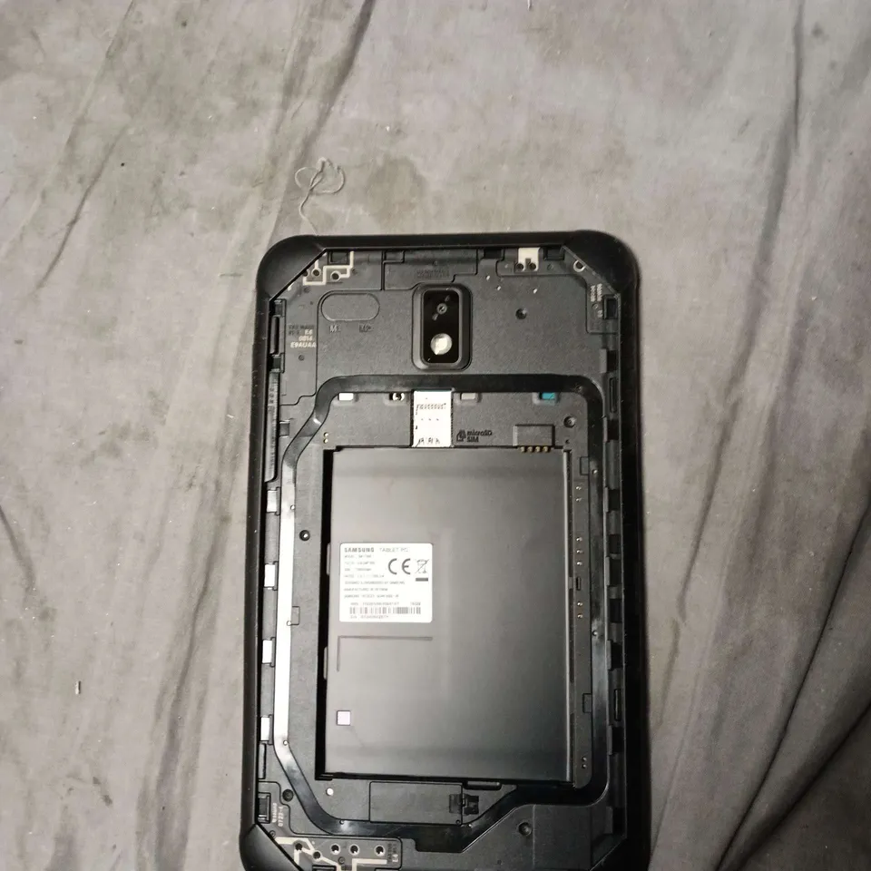 SAMSUNG TABLET PC – BLACK – CRACKED SCREEN