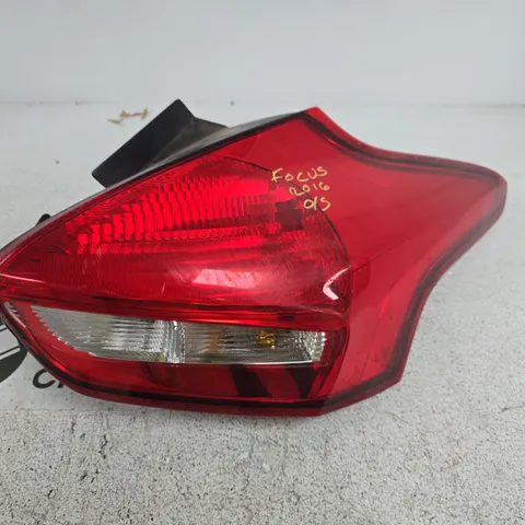 FORD FOCUS 2016 O/S REAR LIGHT UNIT