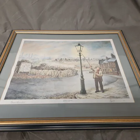 FRAMED PRINT – SEASIDE TOWN STREET SCENE 