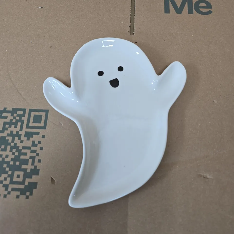 BOX OF APPROXIMATELY 20 GISELA GRAHAM SMALL GHOST SHAPED PLATES