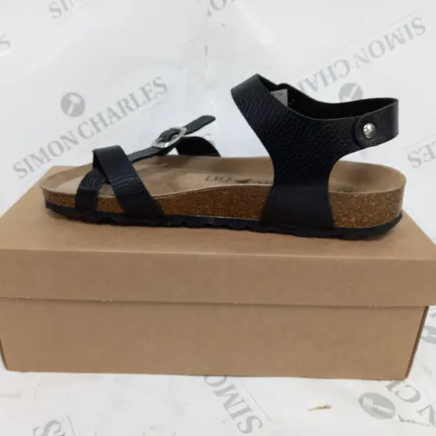 BOXED BONOVA SANDALS IN BLACK COLOUR SIZE 6