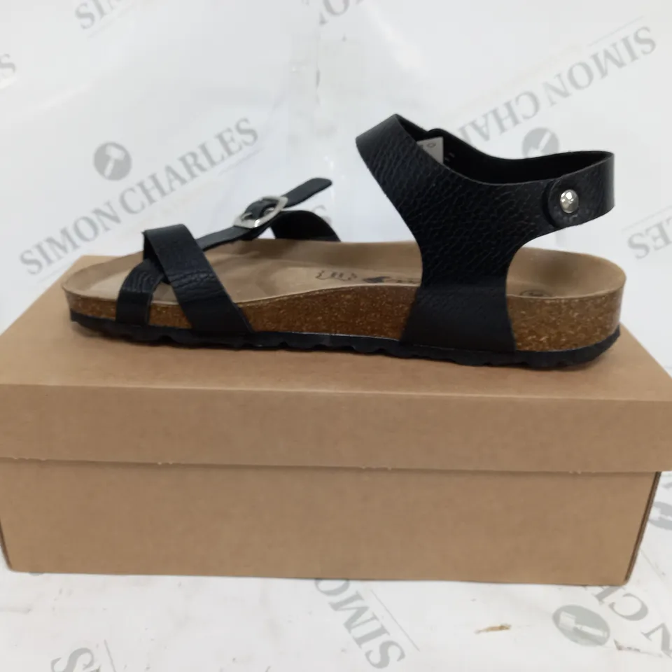 BOXED BONOVA SANDALS IN BLACK COLOUR SIZE 6