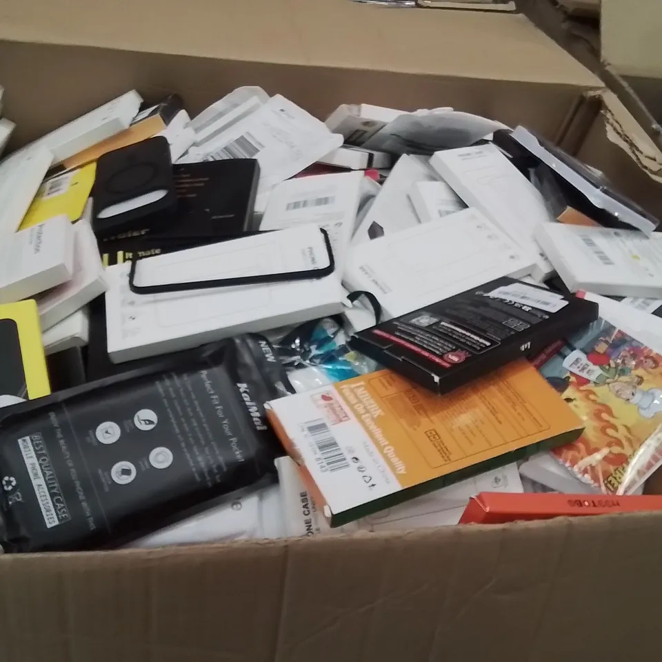 PALLET CONTAINING A LARGE QUANTITY OF PHONE CASES,SCREEN PROTECTORS 