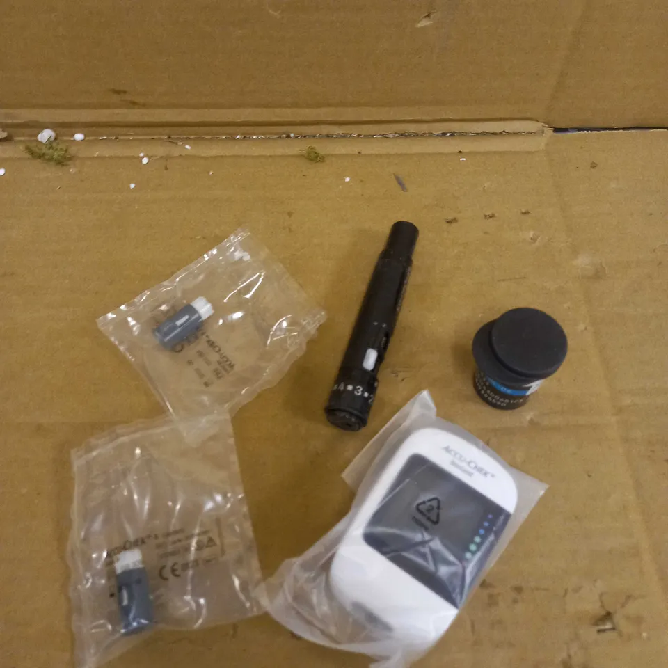 ACCU-CHEK INSTANT BLOOD GLUCOSE MONITORING SYSTEM 