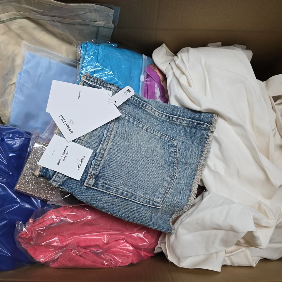 LARGE BOX OF APPROXIMATELY 20 ASSORTED CLOTHING ITEMS IN VARIOUS SIZES, STYLES AND COLOUR 