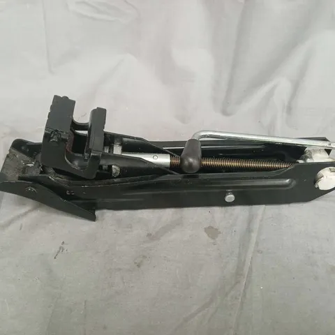 VOLKSWAGEN CADDY 2K LIFT JACK 2K5011031C