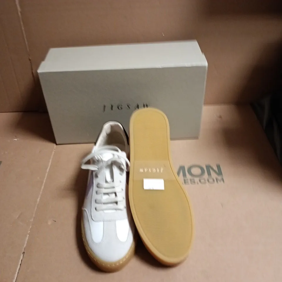 JIGSAW WOMEN'S TRAINERS – WHITE WITH LILAC SIDE STRIPE, BOXED - EUR SIZE 38 