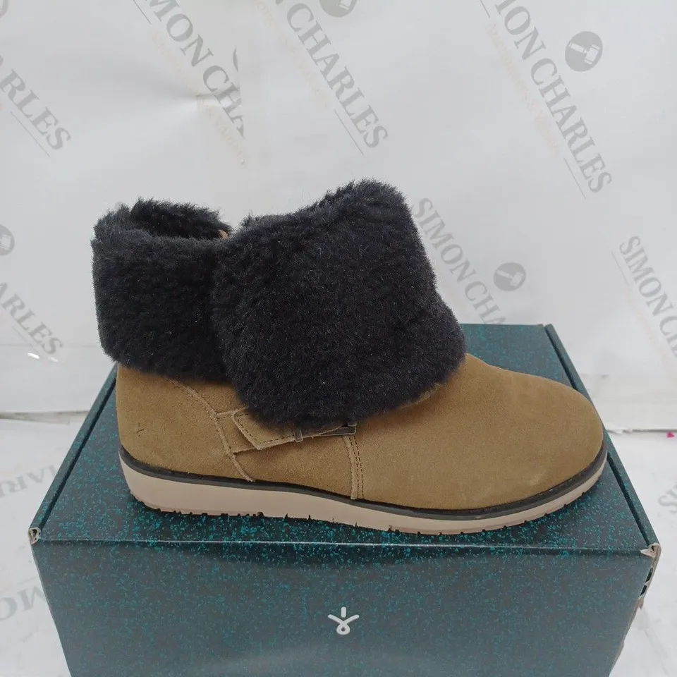 BOXED EMU BEACH OXLEY, CORRIANDER - SIZE 6