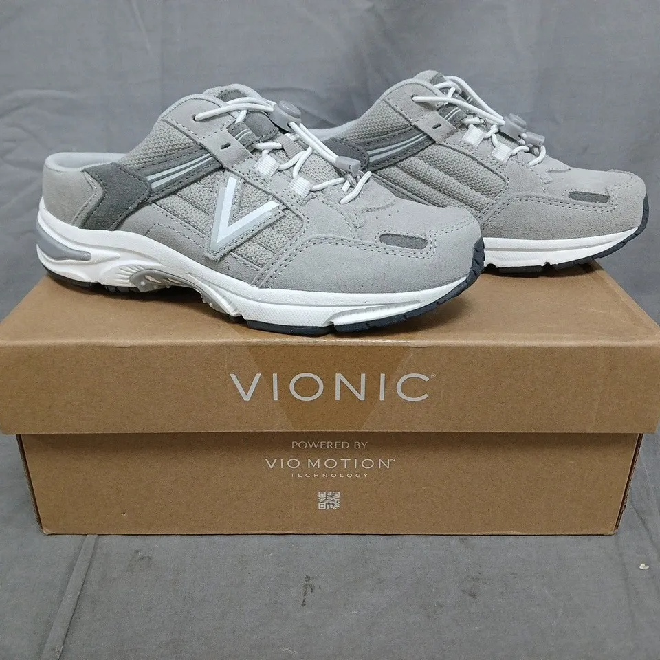 BOXED PAIR OF VIONIC 23 WALK LOAFER MULES IN PALOMA GREY SIZE 3