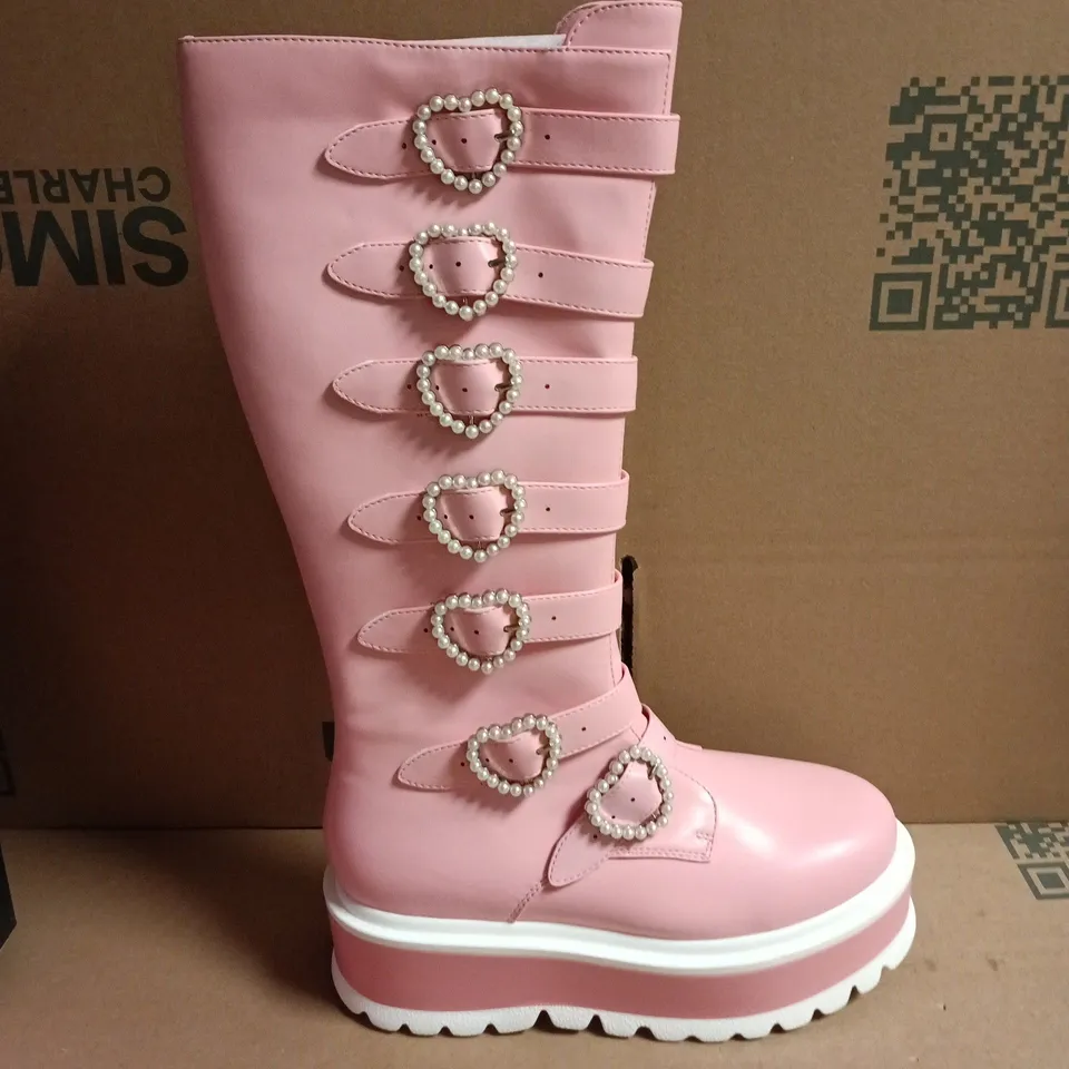 BOXED KOI MIZUHIKI KAWAII LONG PEARL BUCKLE BOOTS – PINK, UK SIZE 5