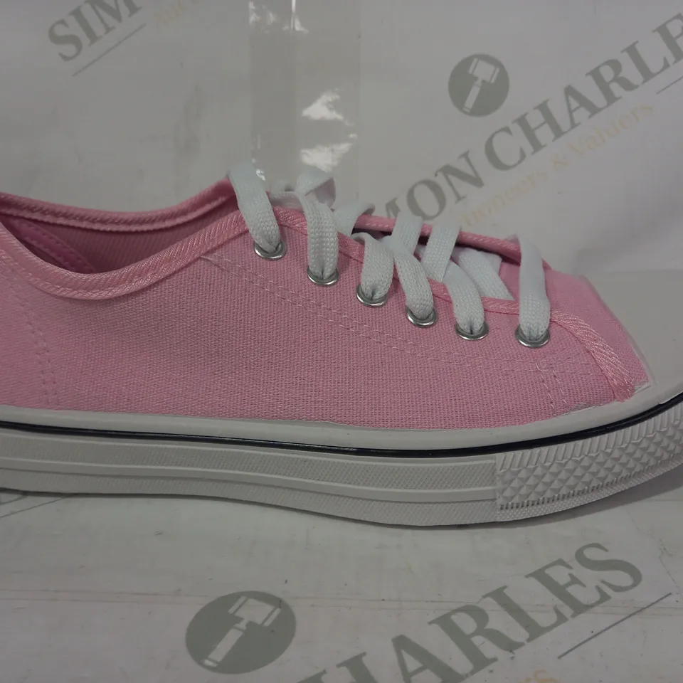 BOXED PAIR OF SOLE LONDON CANVAS SHOES IN PINK EU SIZE 40