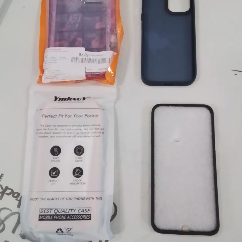 PALLET CONTAINING A LARGE QUANTITY OF PHONE CASES 