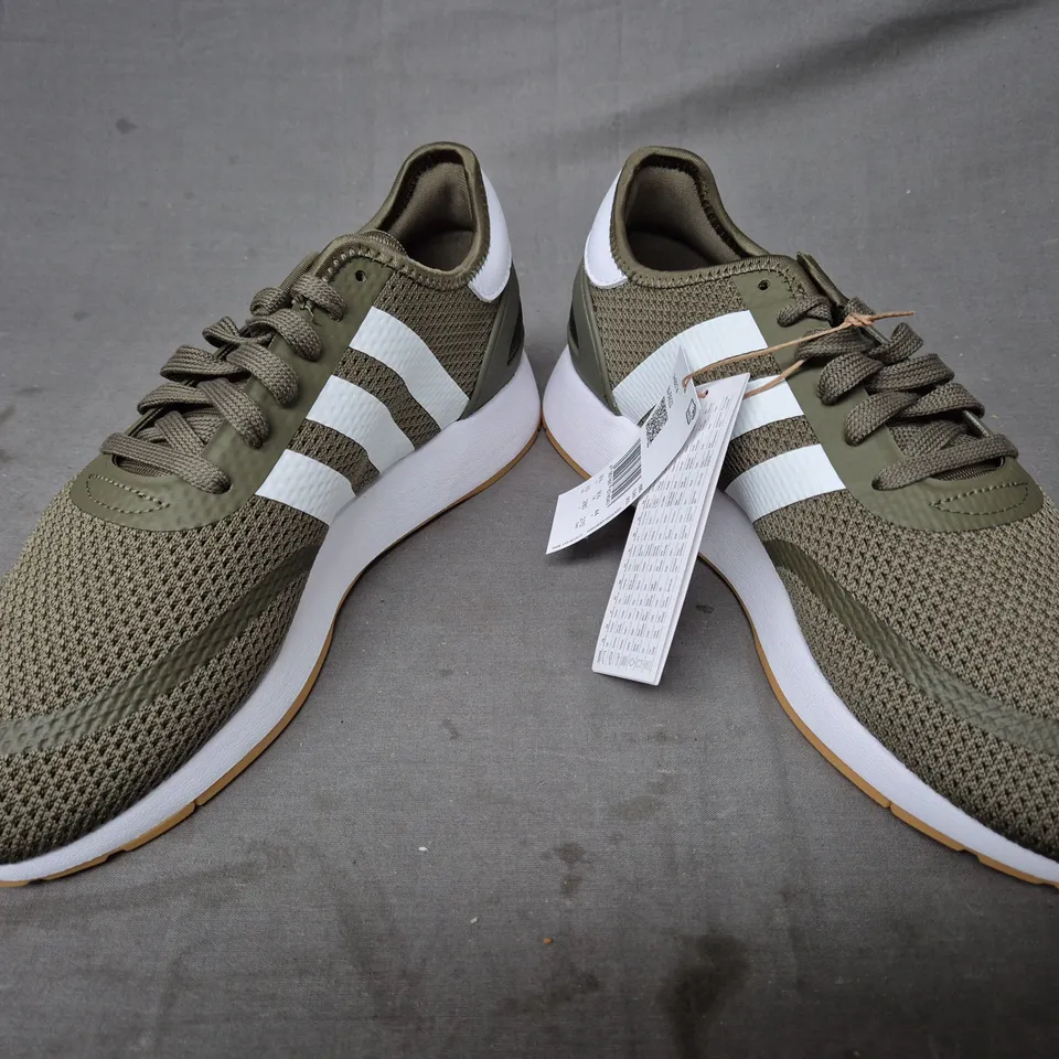 BOXED PAIR OF ADIDAS N-5923 SHOES IN SAGE/WHITE UK SIZE 9.5