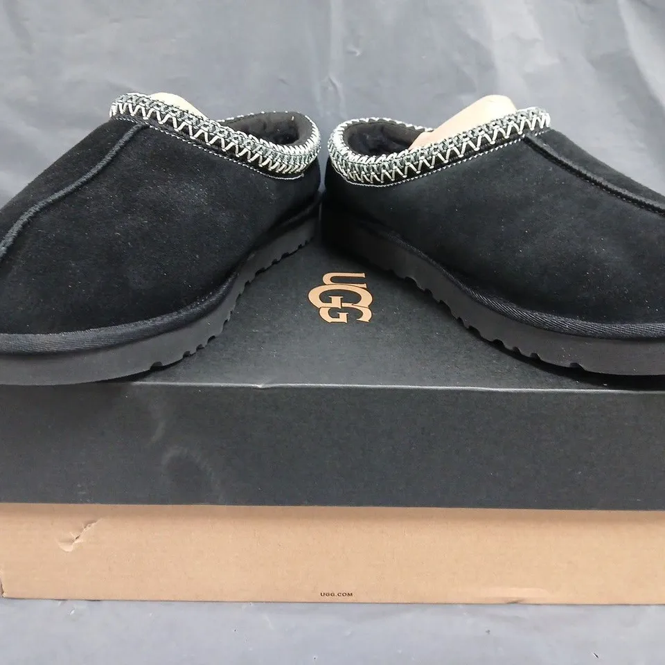 BOXED PAIR OF UGG MEN'S TASMAN SLIP-ON SHOES IN BLACK SIZE 9