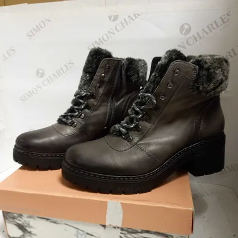 MODA IN PELLE HIKING BOOTS UK SIZE 9