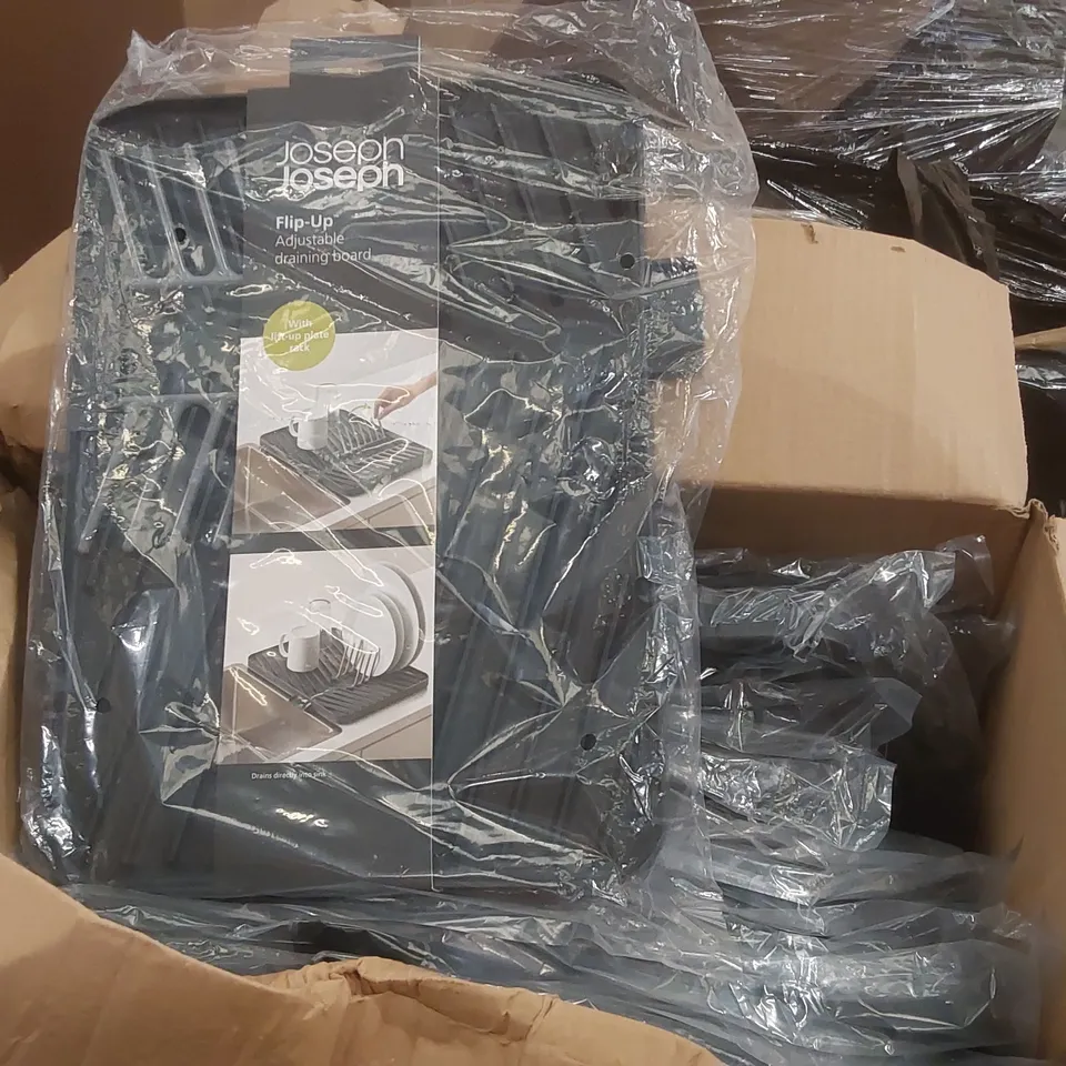 PALLET CONTAINING A VERY LARGE QUANTITY OF ITEMS INCLUDING: JOSEPH JOSEPH DRAINING BOARDS, SPIDERMAN COSTUMES ECT