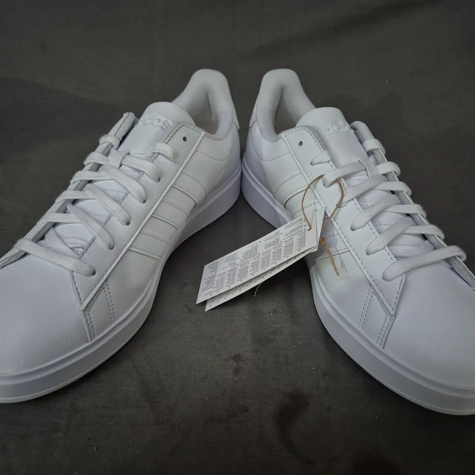 BOXED PAIR OF ADIDAS GRAND COURT 2.0 SHOES IN WHITE UK SIZE 9.5